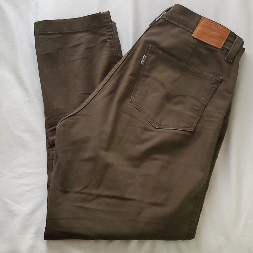 NWOT Levi's 724 Straight Cropped Pants